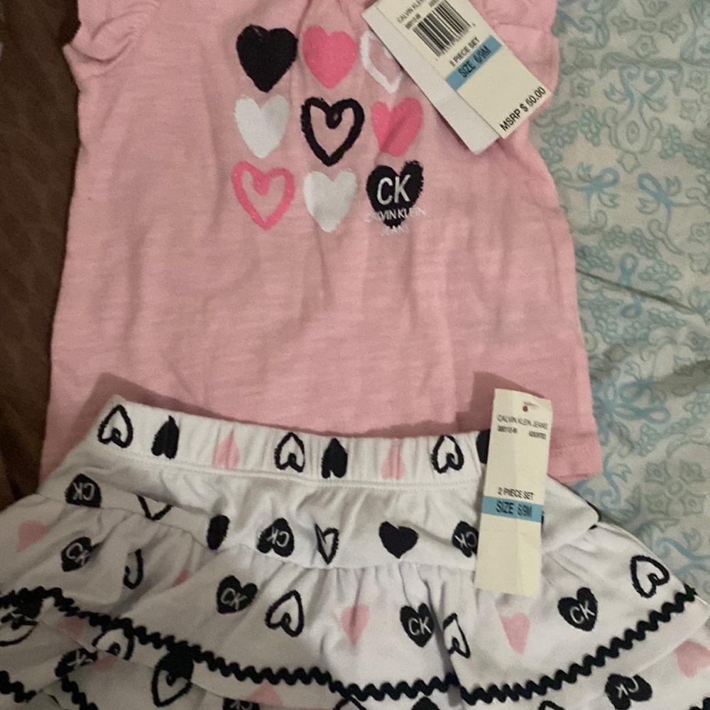 Selling 2 piece set Calvin Klein color pink, black and white with hearts.
